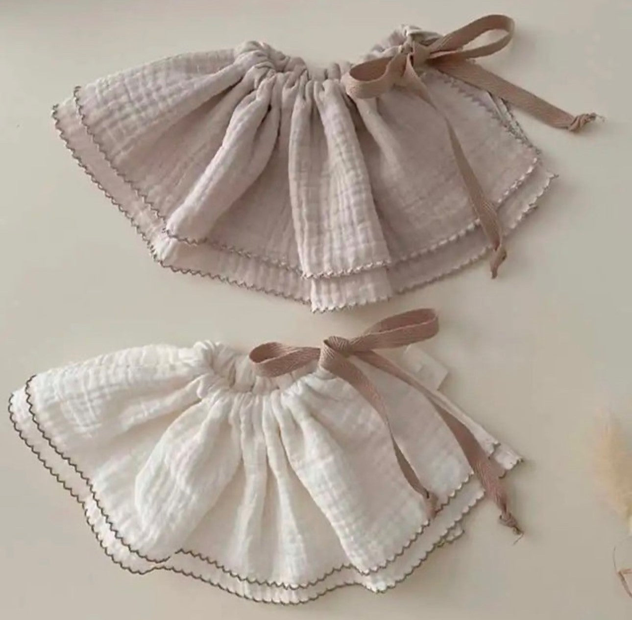 Muslin Frill Bib